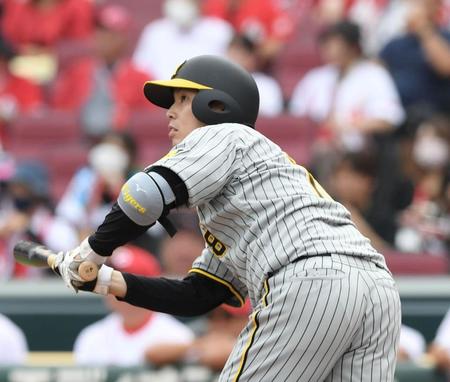 ２回、中飛に倒れた馬場（撮影・中田匡峻）