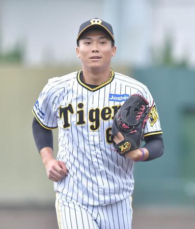 得点を許さず投げ終え、ベンチに戻る湯浅（撮影・石井剣太郎）