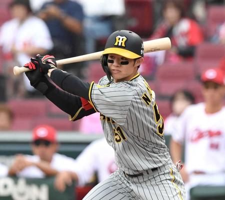 　１回、左前打を放つ中野