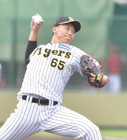 　２番手で登板し力投する湯浅（撮影・石井剣太郎）