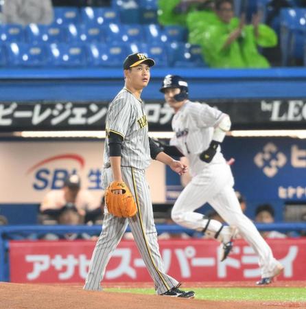 　１回、山田（後方）にソロを浴びた大竹（撮影・堀内翔）