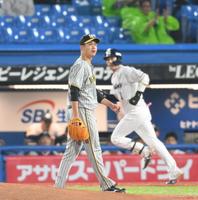 　１回、山田（後方）にソロを浴びた大竹（撮影・堀内翔）