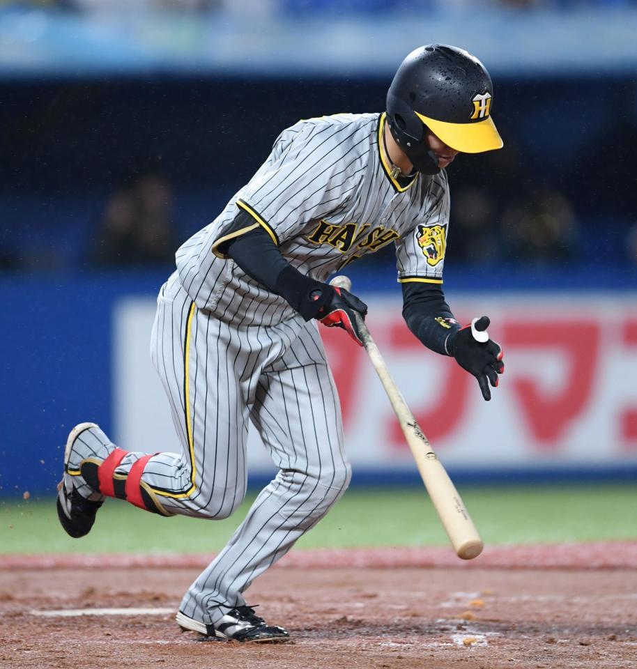 　８回、遊ゴロに倒れた中野（撮影・棚橋慶太）