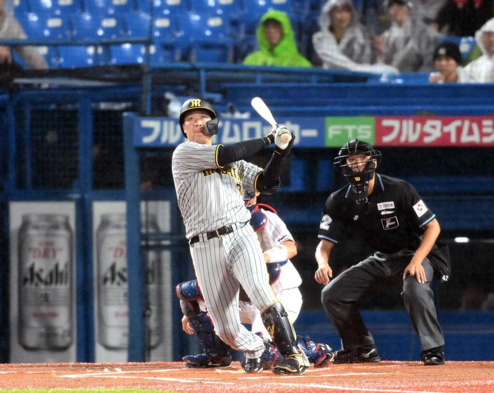 　１回、大山が左越えに先制の２ランを放つ