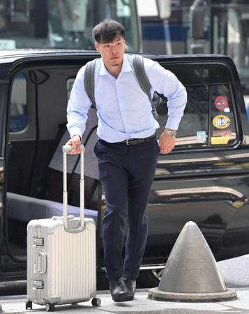 　帰阪する佐藤輝