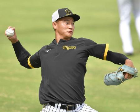 　キャッチボールする森木（撮影・石井剣太郎）