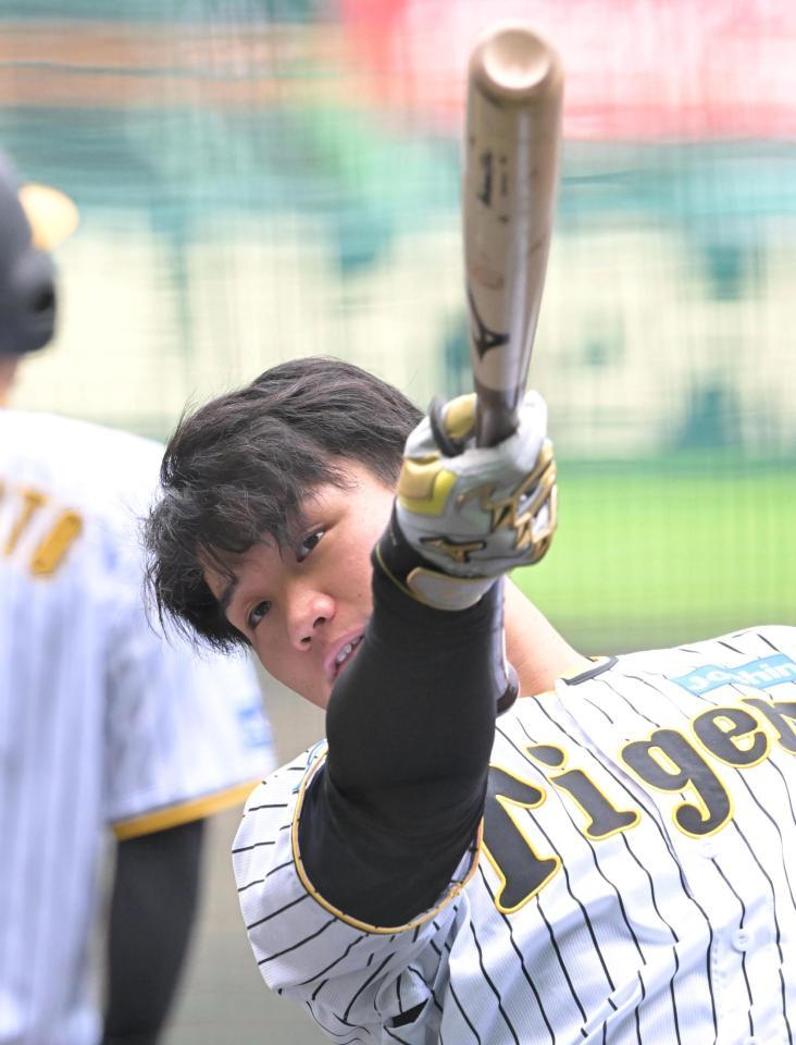 　打撃練習に励む森下（撮影・高部洋祐）