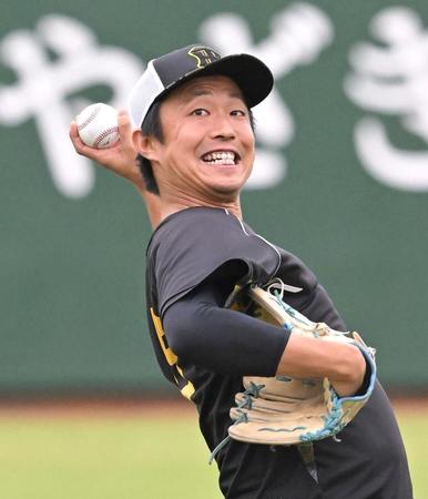 　キャッチボールする島本（撮影・高部洋祐）