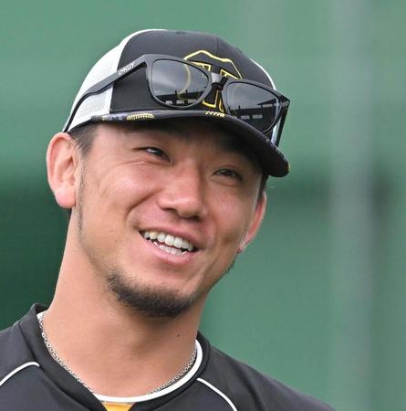 　試合前に笑顔を見せる伊藤将（撮影・高部洋祐）