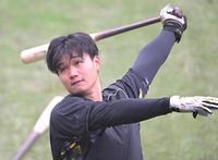 　試合前、打撃練習に励む森下（撮影・高部洋祐）