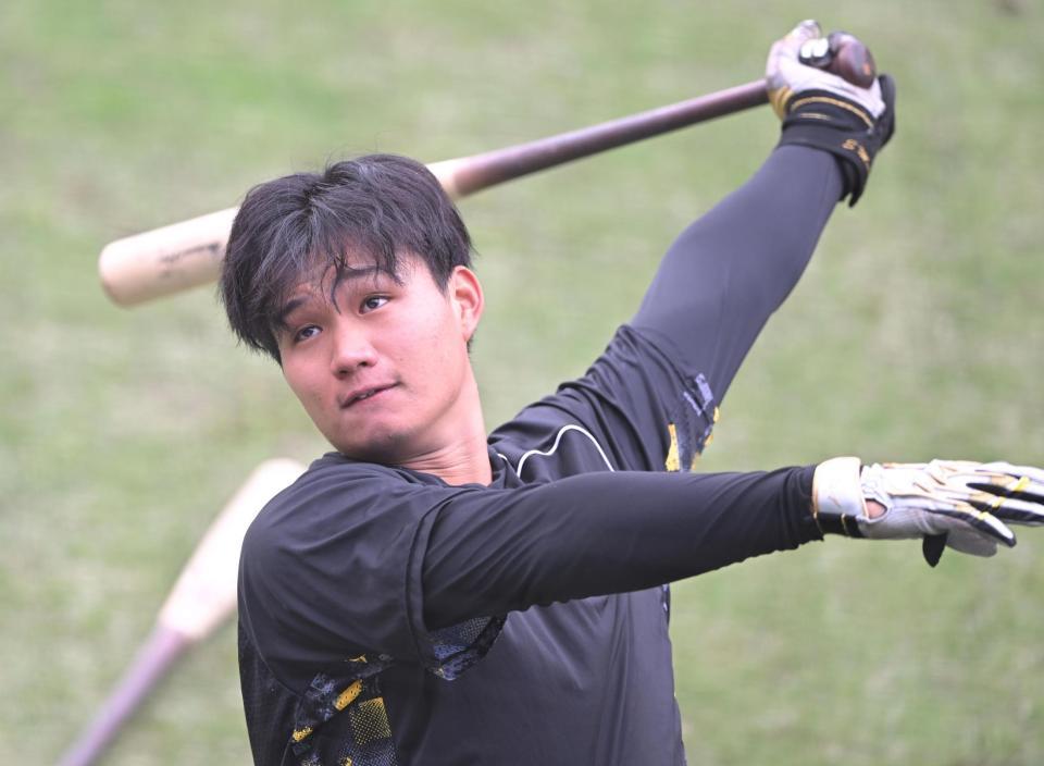 　試合前、打撃練習に励む森下（撮影・高部洋祐）