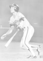 　１９８２年８月、大洋戦で適時打を放つ北村さん