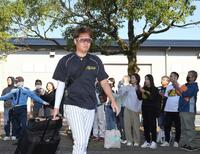 　球場入りする西勇（撮影・高部洋祐）