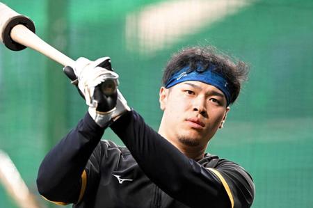 　打撃練習に臨む佐藤輝（撮影・高部洋祐）