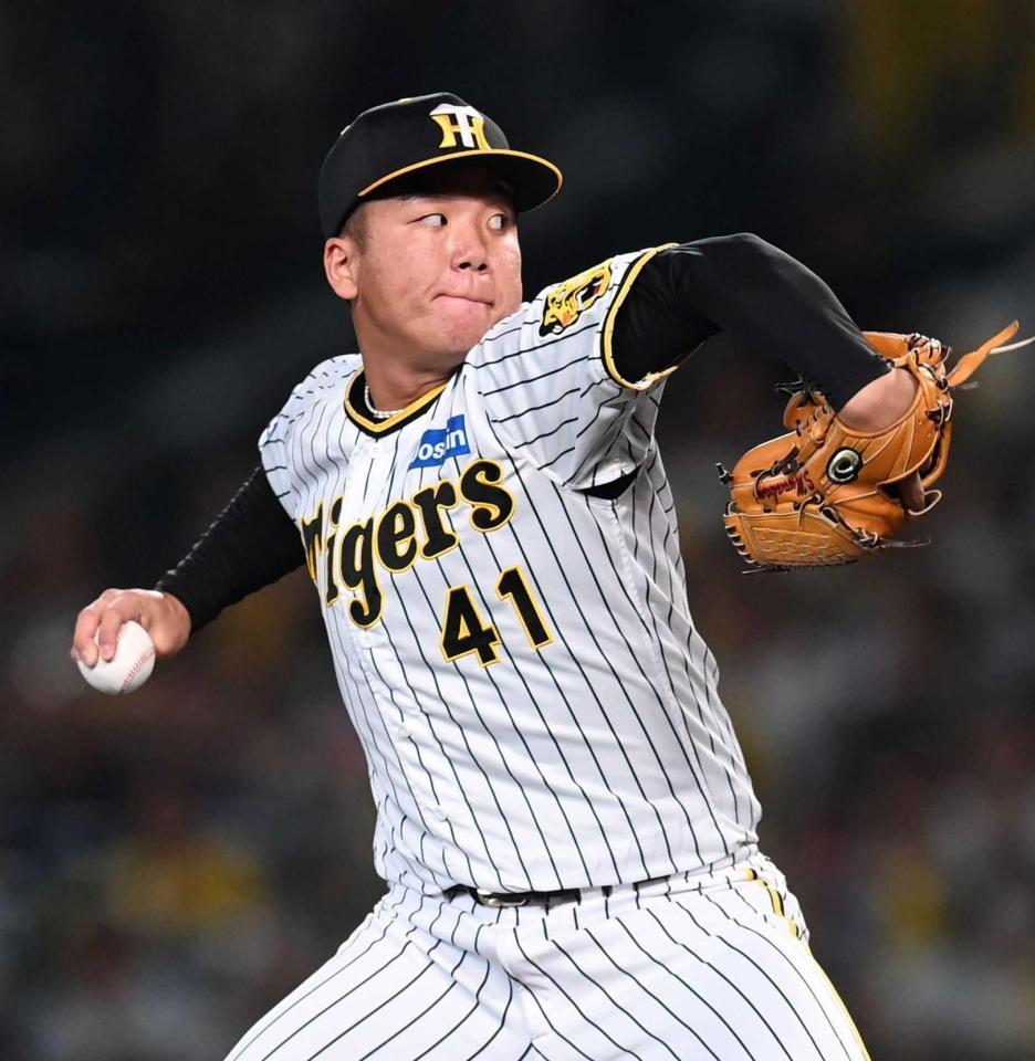 　先発し、力投する村上