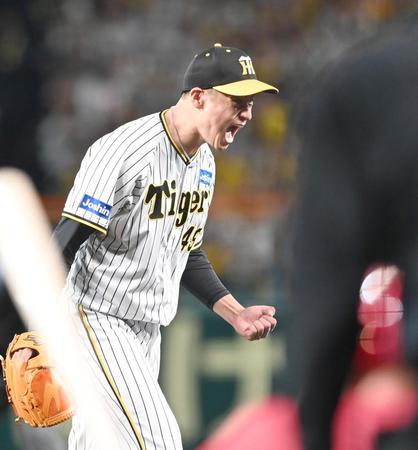 　５回、上本を三振に斬り、雄たけびを上げる大竹（撮影・飯室逸平）