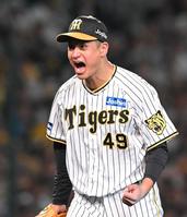 　５回、上本を三振に仕留め、雄たけびを上げる大竹（撮影・高部洋祐）