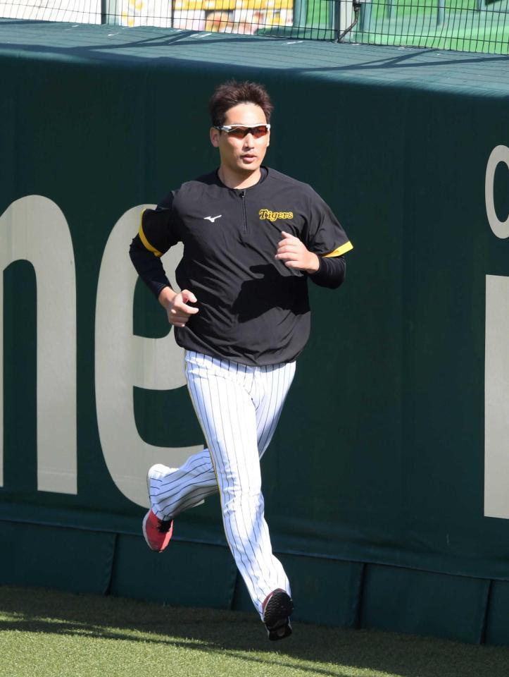 　ダッシュする岩崎