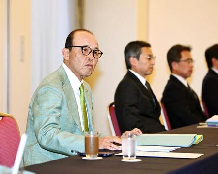 　スカウト会議に臨む岡田監督