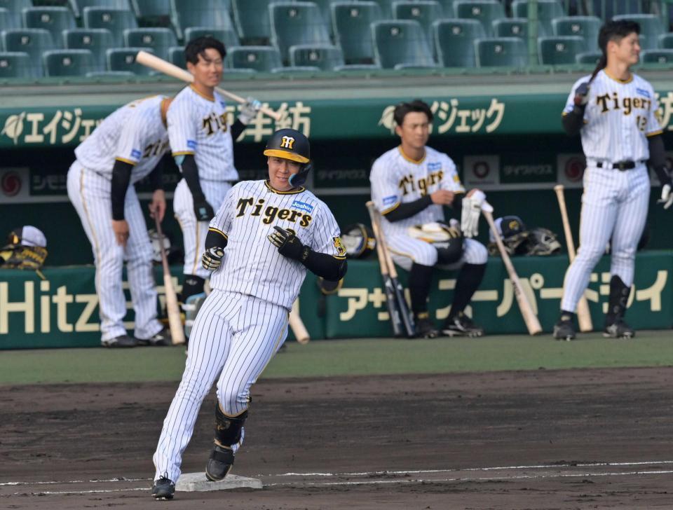 　シート打撃で中前打を放った大山