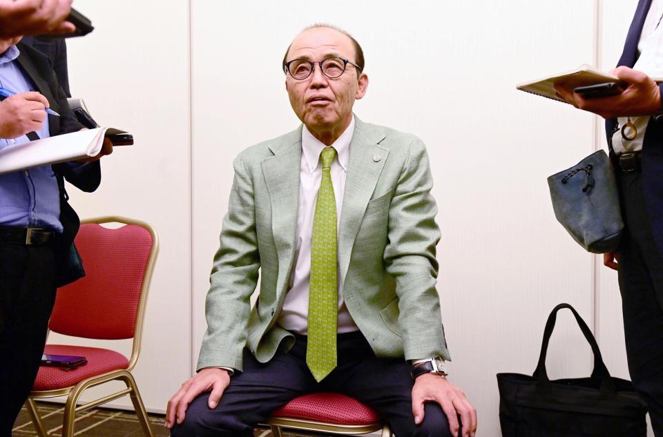 　スカウト会議を終え取材に応じる岡田監督（撮影・金田祐二）