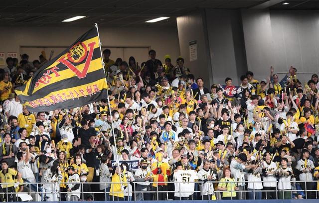 日本シリーズで異例の対応 七回にジェット風船のファンファーレ