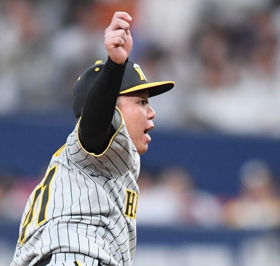 　７回、好投を続ける村上（撮影・中田匡峻）