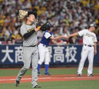 ３回、西野に先制となる適時三塁打を浴びた西勇（撮影・北村雅宏）