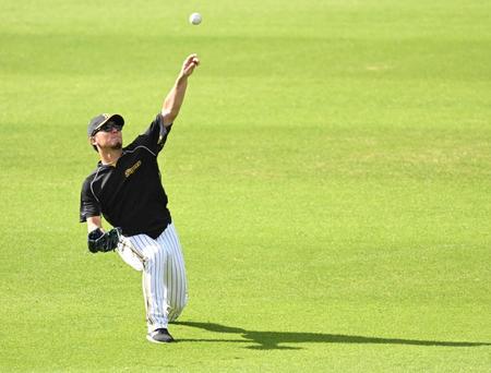 　調整する伊藤将