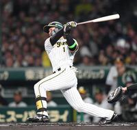 　１回、先制適時二塁打を放つ森下（撮影・中田匡峻）