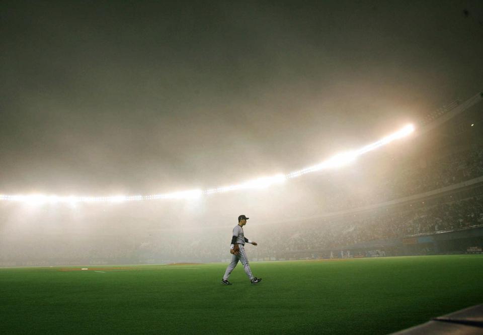 　霧の中を引き揚げる金本