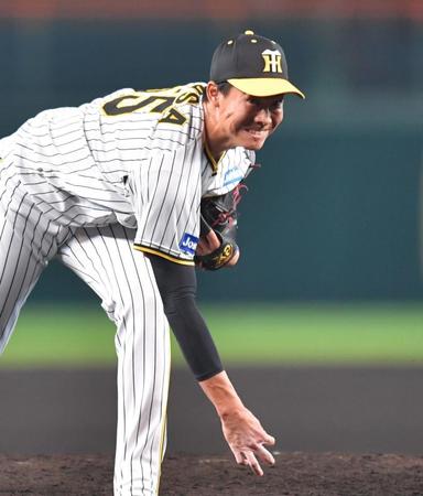 　８回に登板し力投する湯浅（撮影・西岡正）