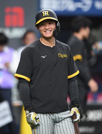 　笑顔を見せる森下（撮影・中田匡峻）