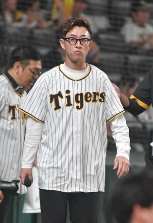 　甲子園球場で行われたＰＶに参加した今成亮太（撮影・石井剣太郎）