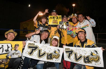 　ＰＶが行われた甲子園球場には多くのファンが集まる（撮影・石井剣太郎）