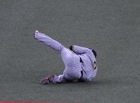 　１回、木浪は頓宮の打球を好捕する（撮影・山口登）