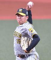 　６回、２番手で登板し力投する西勇（撮影・西岡正）