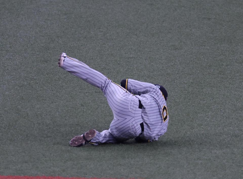 　１回、木浪は頓宮の打球を好捕する（撮影・山口登）