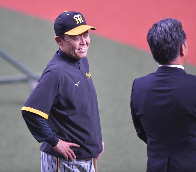 阪神・岡田監督が工藤公康氏と談笑 評論家時代、ソフトバンクの練習法