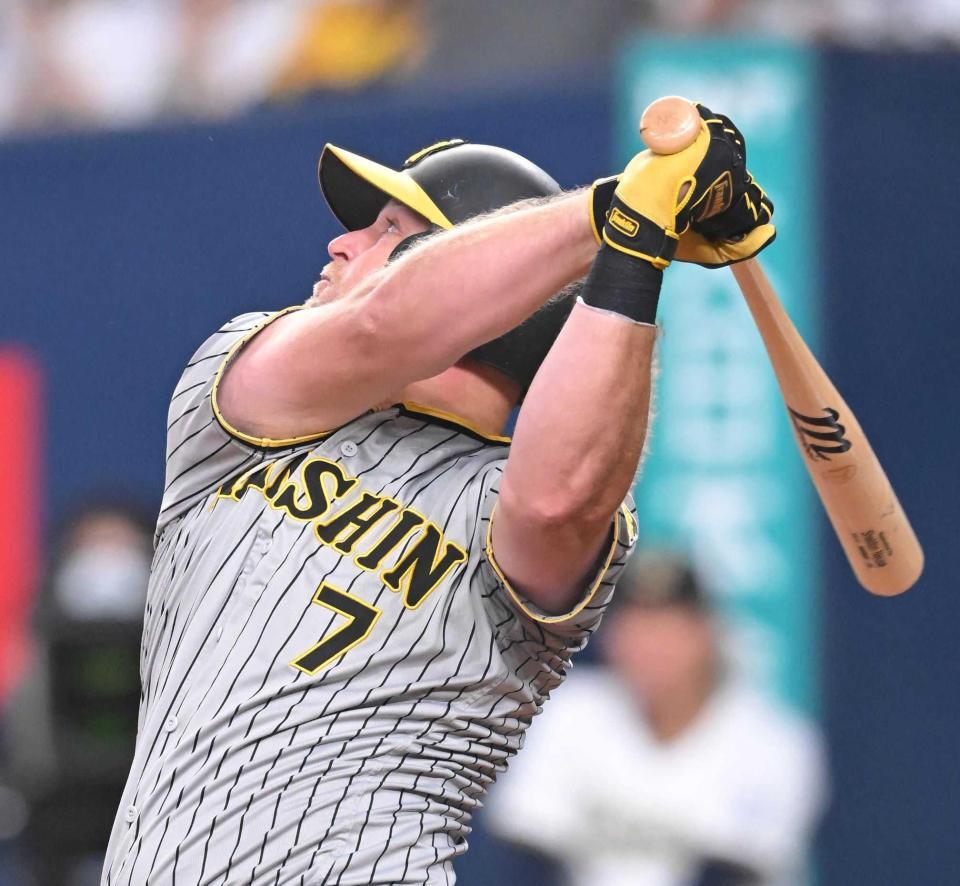 　２回、先制ソロを放つノイジー