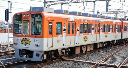 【写真】日本一記念して阪神電車車内も特別仕様に！こりゃ、乗客は見てまうで
