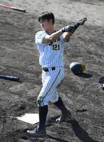 打撃練習する野口（撮影・石井剣太郎）