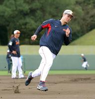 　走塁練習する佐藤輝
