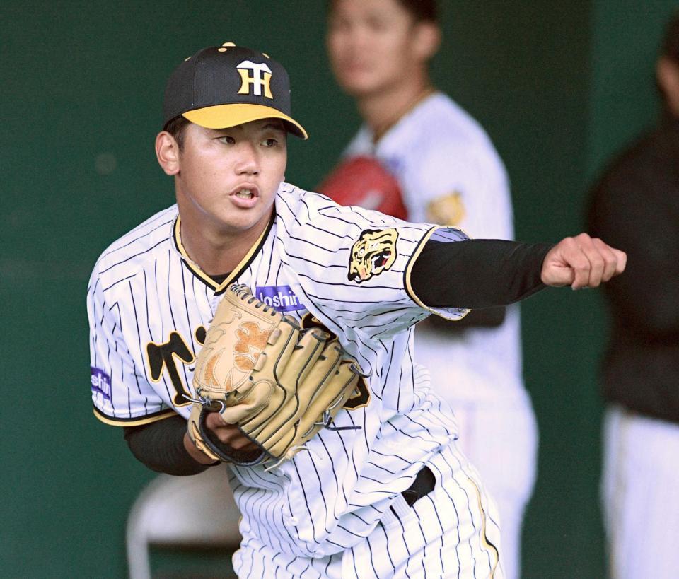 　ブルペンで投げ込む門別（撮影・石井剣太郎）