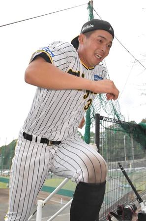 　安芸名物の階段を駆け上がる井上（撮影・高部洋祐）