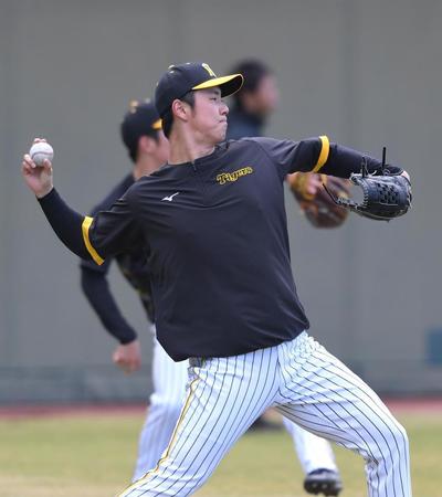 　キャッチボールする浜地（撮影・北村雅宏）