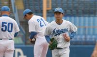 　７回途中２失点で降板する青学大・下村海翔（撮影・佐々木彰尚）