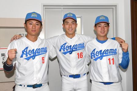 　決勝進出を決めた（左から）佐々木泰、常広羽也斗、下村海翔（撮影・佐々木彰尚）