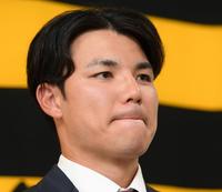 契約更改交渉を終え、会見を行った栄枝（撮影・中田匡峻）