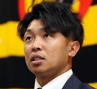 　契約更改を終え会見する島田（撮影・山口登）